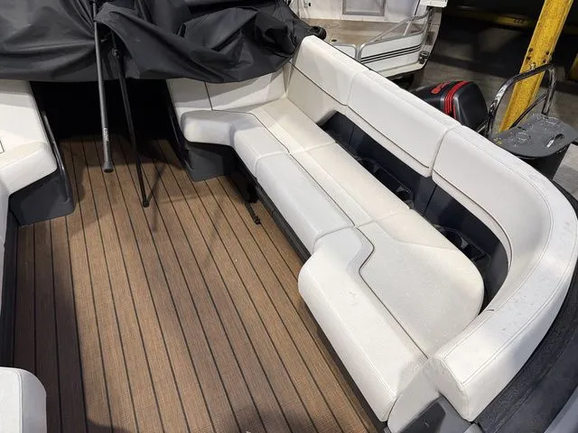 Slide: The Image of Manitou 24 Explorer Navigator Twin 2025 - 6