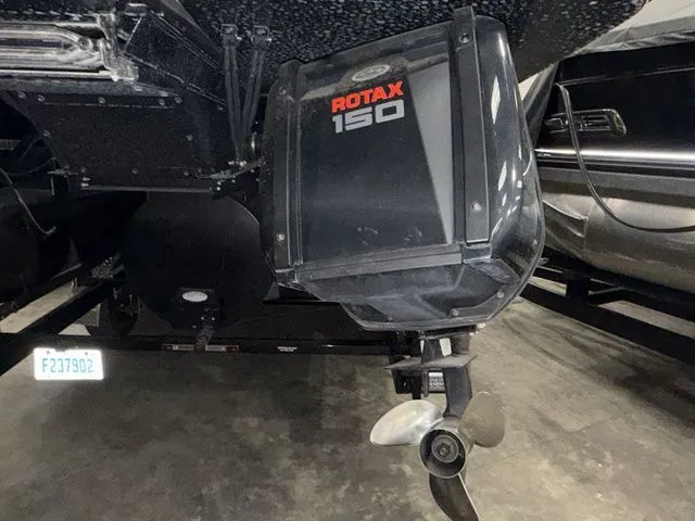 Slide: The Image of Manitou 24 Explorer Navigator Twin 2025 - 8