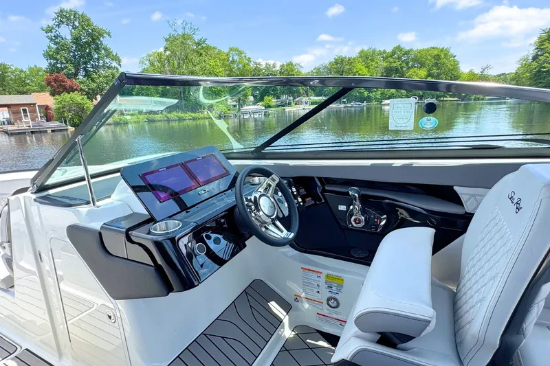 Slide: The Image of Sea Ray SLX 260 2026 - 12