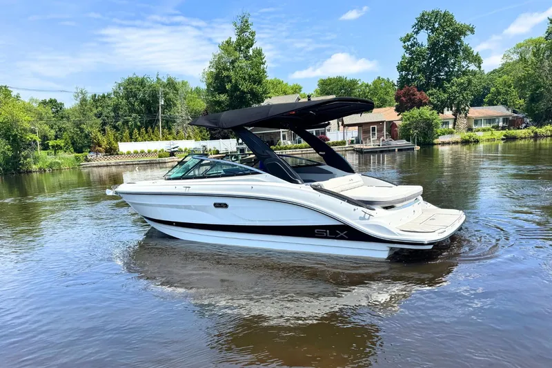 Slide: The Image of Sea Ray SLX 260 2026 - 3