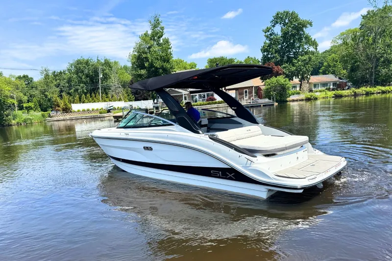 Slide: The Image of Sea Ray SLX 260 2026 - 4
