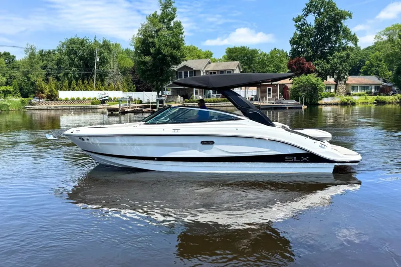 Slide: The Image of Sea Ray SLX 260 2026 - 5