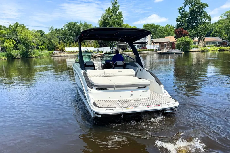 Slide: The Image of Sea Ray SLX 260 2026 - 6