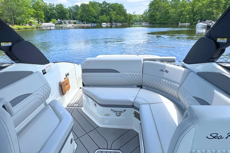 Slide: The Image of Sea Ray SLX 260 2026 - 8