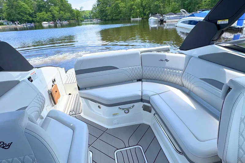 Slide: The Image of Sea Ray SLX 260 2026 - 9