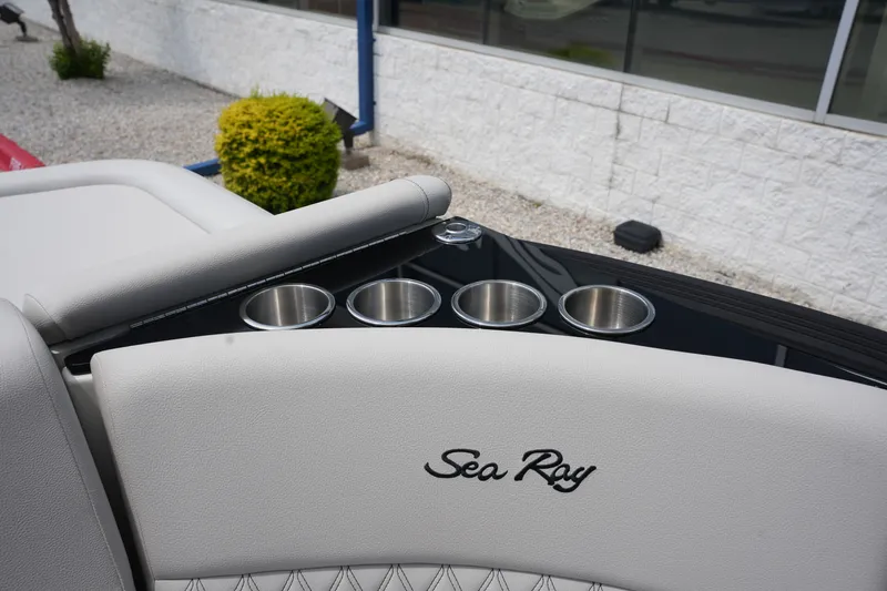 Slide: The Image of Sea Ray SLX 280 2026 - 13