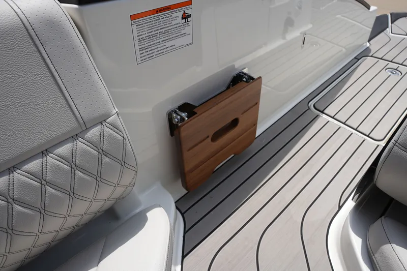 Slide: The Image of Sea Ray SLX 280 2026 - 15