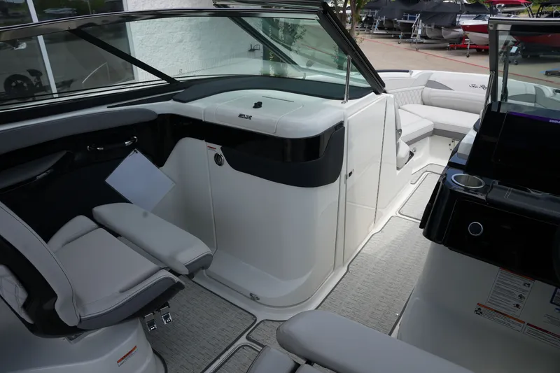 Slide: The Image of Sea Ray SLX 280 2026 - 24