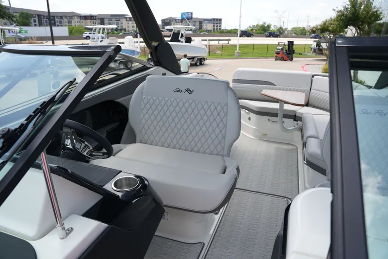 Slide: The Image of Sea Ray SLX 280 2026 - 28