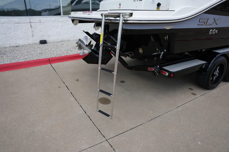 Slide: The Image of Sea Ray SLX 280 2026 - 4