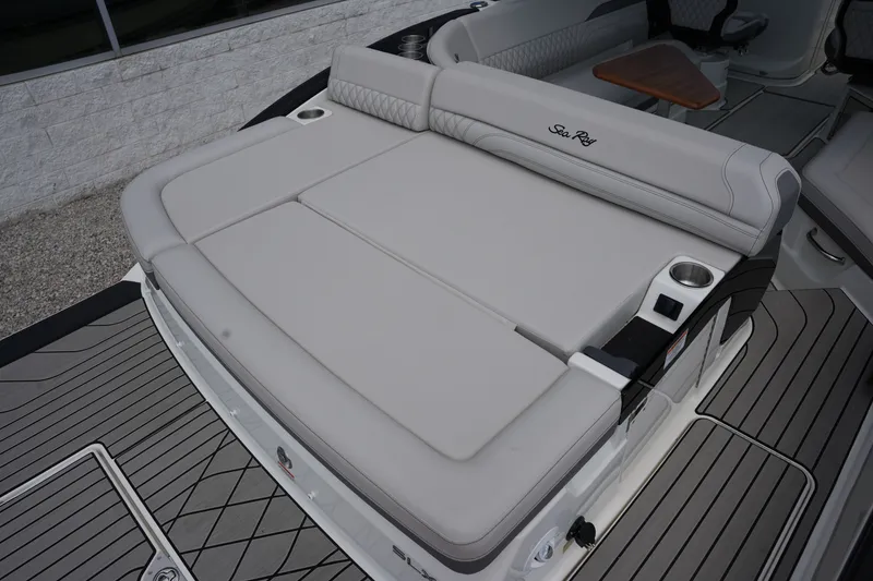 Slide: The Image of Sea Ray SLX 280 2026 - 7