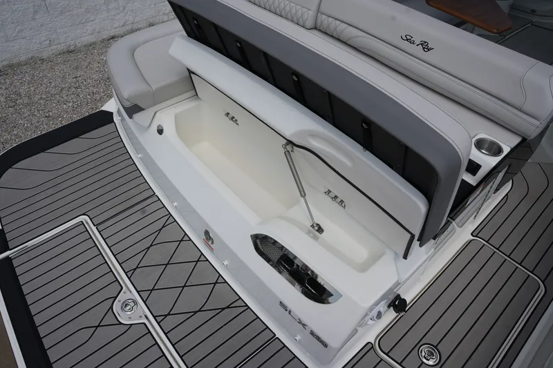 Slide: The Image of Sea Ray SLX 280 2026 - 9