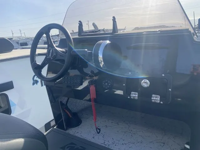 Slide: The Image of Fat Cat Boats 25 Sniper 2016 - 7