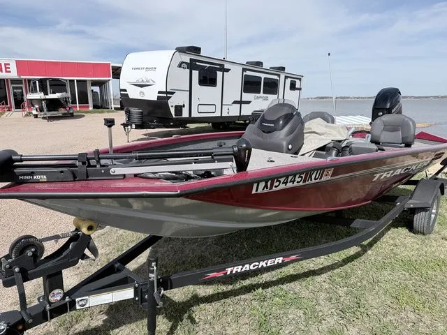 The Image of Tracker POR 175TF 2024 - 1