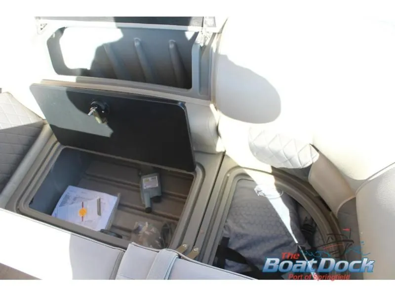 Slide: The Image of Party Barge 22 RF DLX 2023 - 17