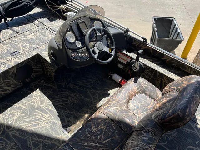 Slide: The Image of Lowe Stinger 18 2014 - 5