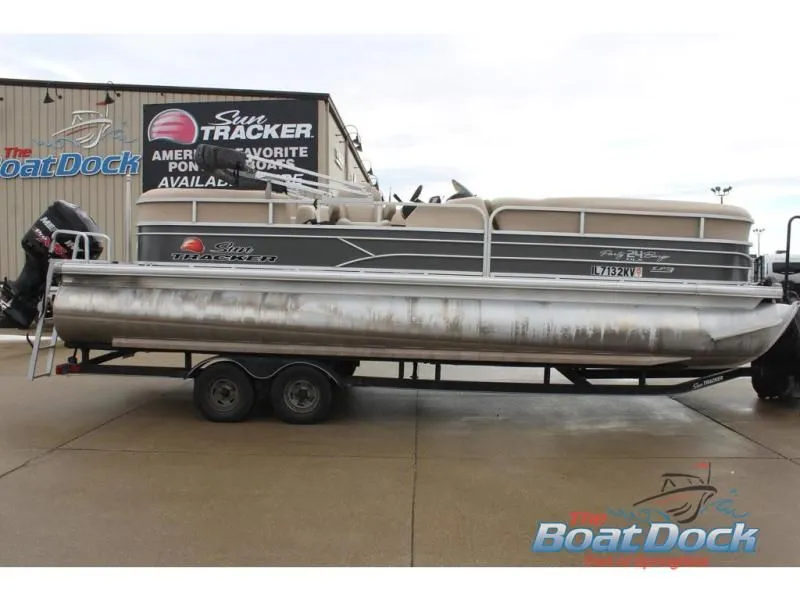 The Image of Party Barge 24 XP3 2016 - 1