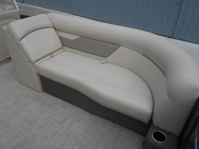 Slide: The Image of Crest Classic Fish 220 SF 2022 - 10