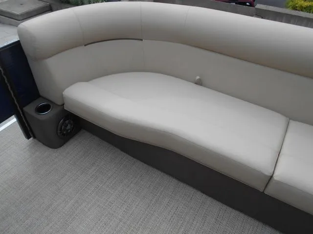 Slide: The Image of Crest Classic Fish 220 SF 2022 - 11