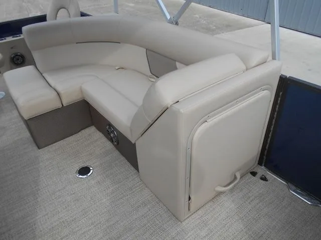 Slide: The Image of Crest Classic Fish 220 SF 2022 - 13