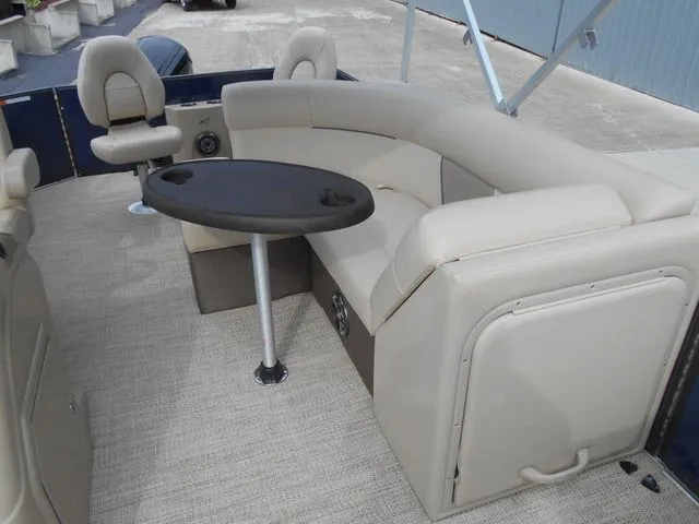 Slide: The Image of Crest Classic Fish 220 SF 2022 - 14