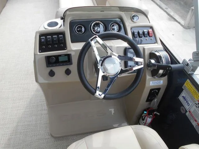 Slide: The Image of Crest Classic Fish 220 SF 2022 - 17