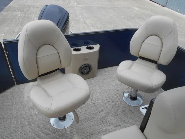 Slide: The Image of Crest Classic Fish 220 SF 2022 - 18