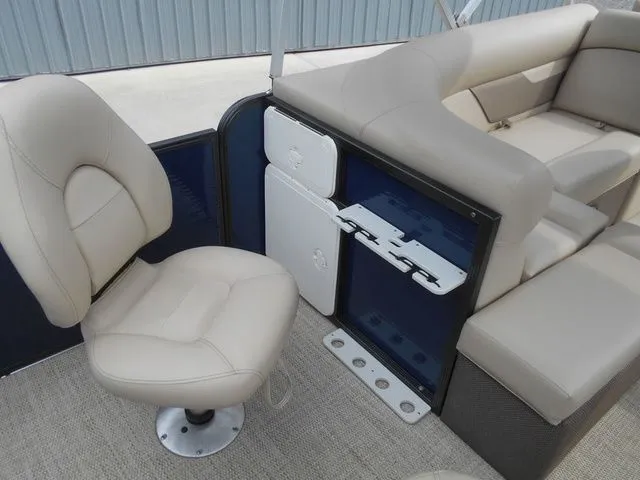 Slide: The Image of Crest Classic Fish 220 SF 2022 - 19