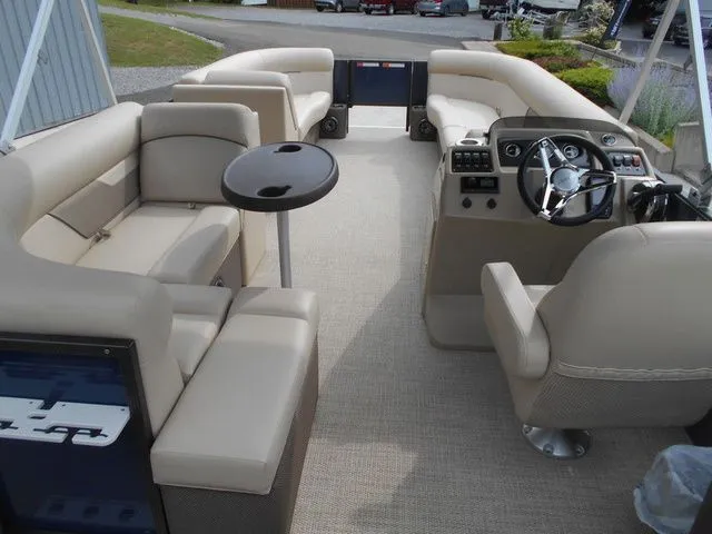 Slide: The Image of Crest Classic Fish 220 SF 2022 - 20