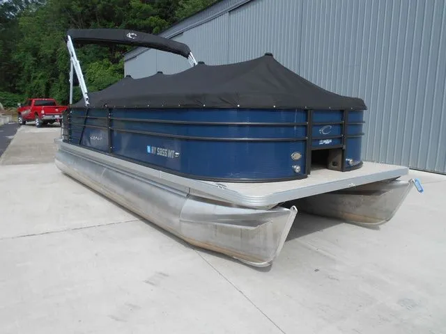 Slide: The Image of Crest Classic Fish 220 SF 2022 - 23