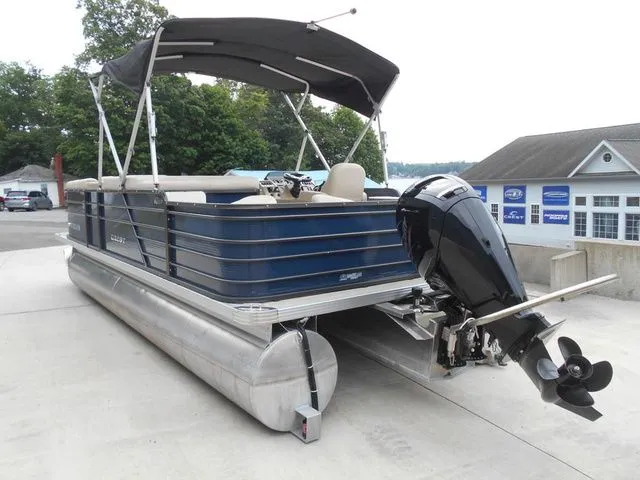 Slide: The Image of Crest Classic Fish 220 SF 2022 - 4