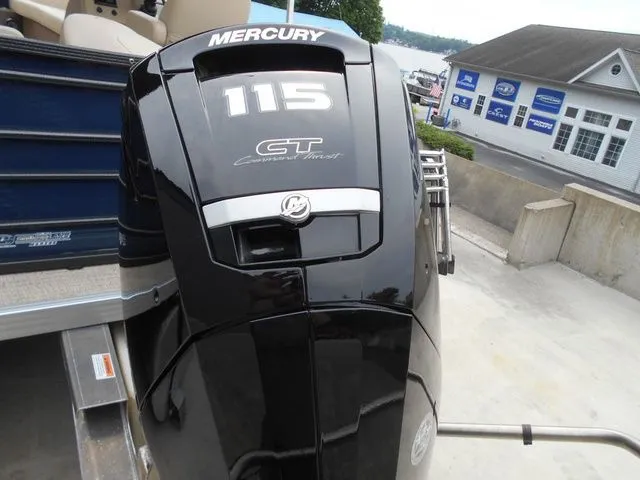 Slide: The Image of Crest Classic Fish 220 SF 2022 - 6