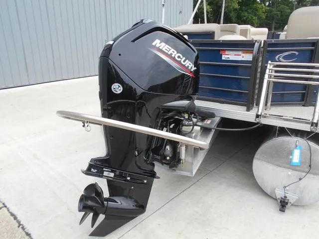 Slide: The Image of Crest Classic Fish 220 SF 2022 - 7