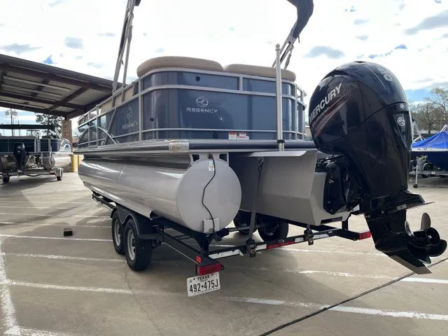 Slide: The Image of Regency 220 DL3 2017 - 10