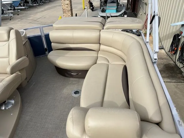 Slide: The Image of Regency 220 DL3 2017 - 20