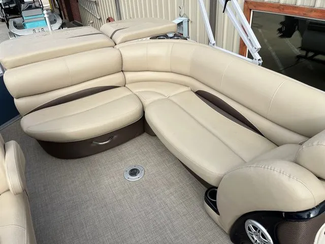 Slide: The Image of Regency 220 DL3 2017 - 21