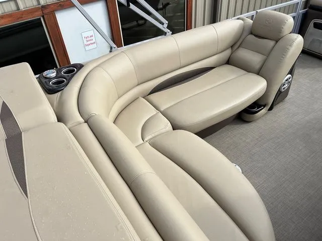 Slide: The Image of Regency 220 DL3 2017 - 23