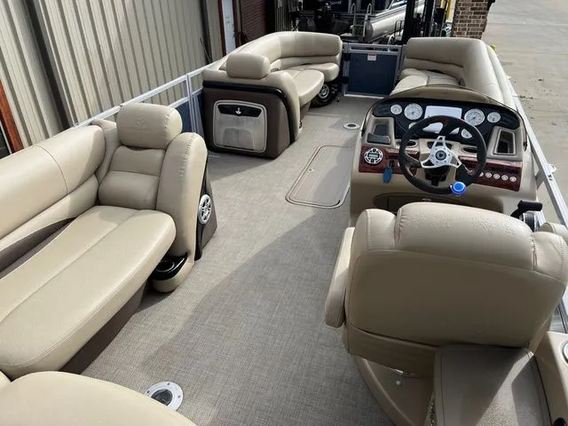 Slide: The Image of Regency 220 DL3 2017 - 24