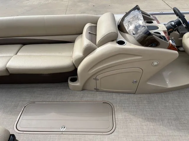 Slide: The Image of Regency 220 DL3 2017 - 25