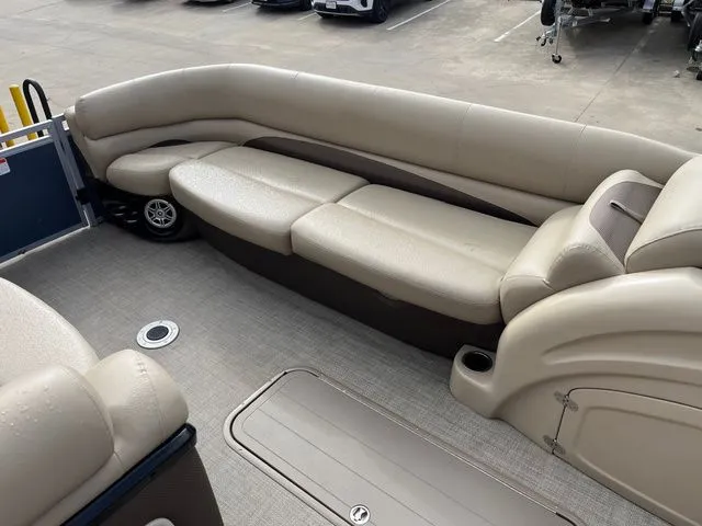 Slide: The Image of Regency 220 DL3 2017 - 26