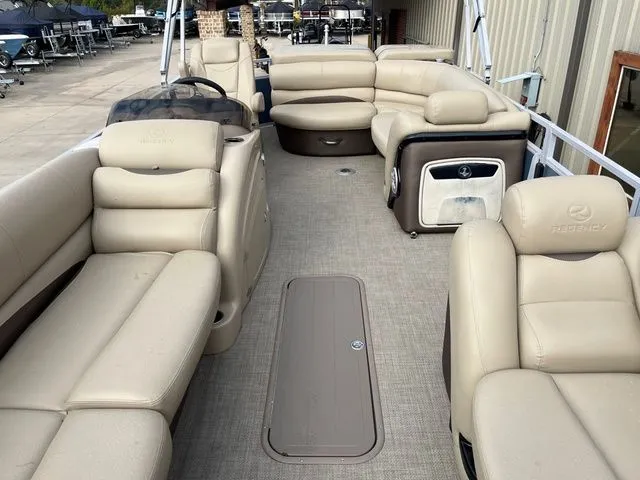 Slide: The Image of Regency 220 DL3 2017 - 28