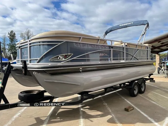 Slide: The Image of Regency 220 DL3 2017 - 3