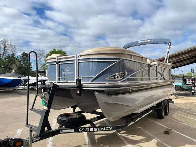 Slide: The Image of Regency 220 DL3 2017 - 4