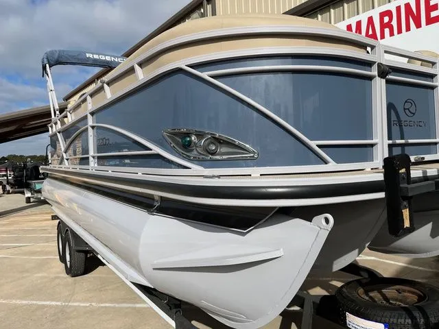 Slide: The Image of Regency 220 DL3 2017 - 5