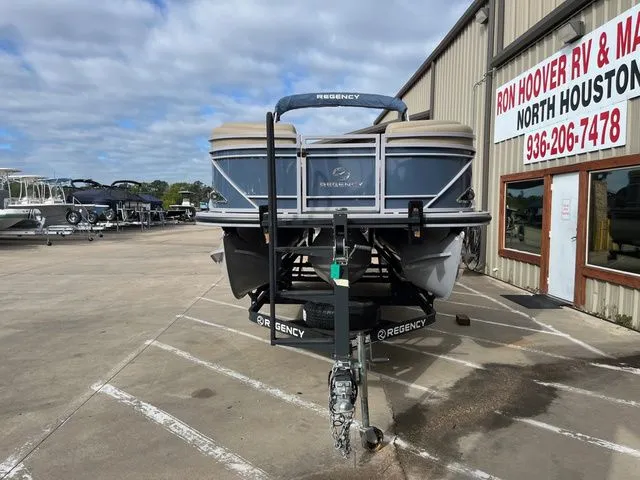 Slide: The Image of Regency 220 DL3 2017 - 8