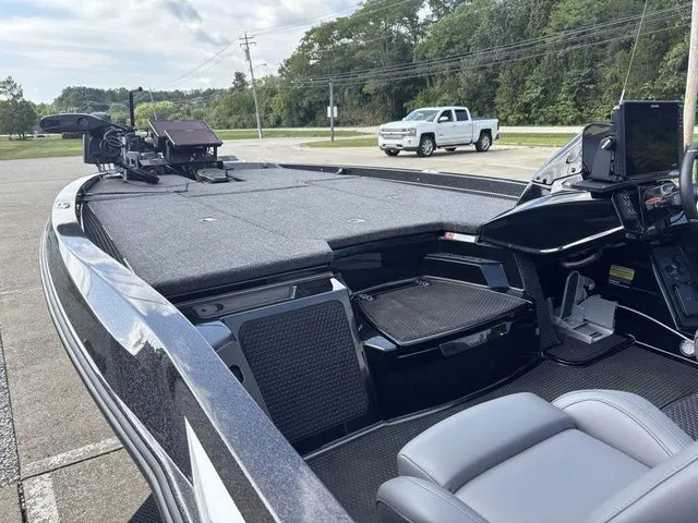 Slide: The Image of Ikon VLX 20 2025 - 24