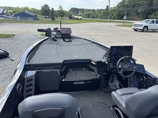 Slide: The Image of Ikon VLX 20 2025 - 25