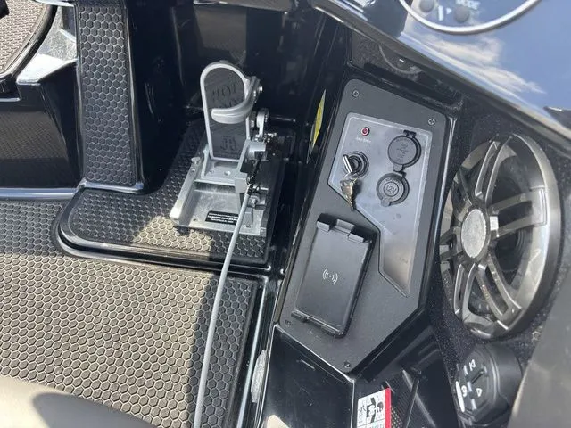 Slide: The Image of Ikon VLX 20 2025 - 8