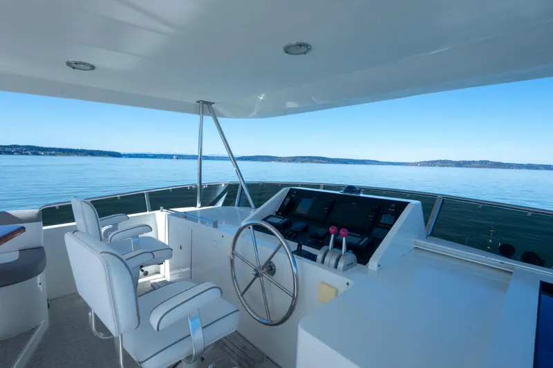 Slide: The Image of Helm of 2003 Ocean Alexander 700 Classicco yacht with scenic ocean view. - 41