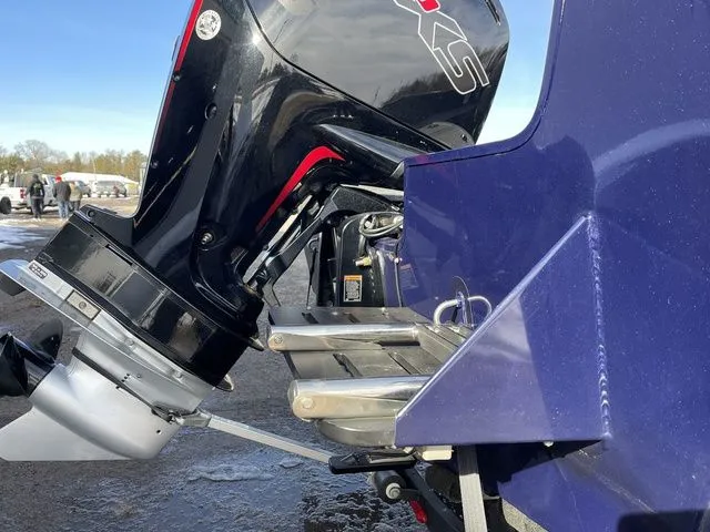 Slide: The Image of Tracker Pro Guide V-175 WT 2023 - 11